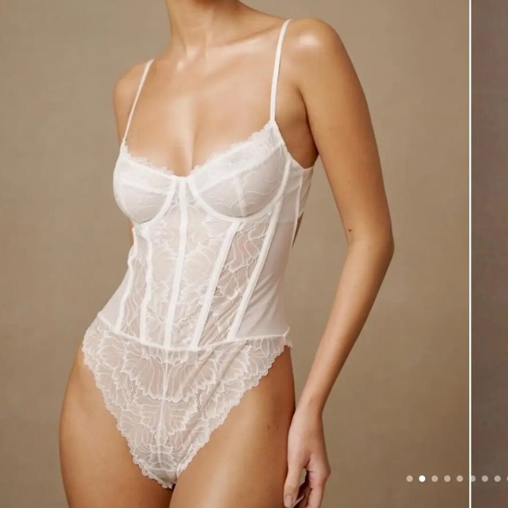 Elegant White Lace Mesh Bodysuit | Meshki